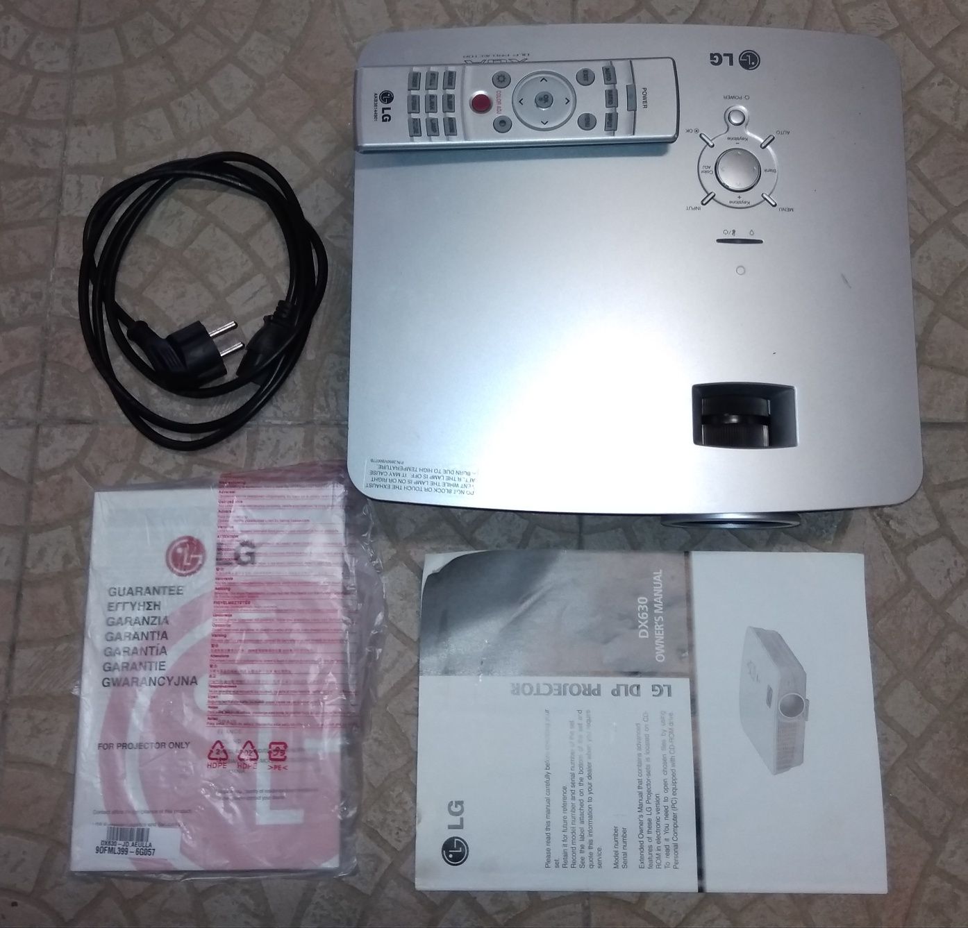 Projector de Vídeo LG WXGA, 3200lm, Lâmpada nova (apenas 36 horas)