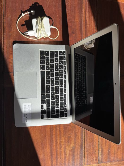 MacBook Air 7,2/i5-5250U/4GBRam/128GB