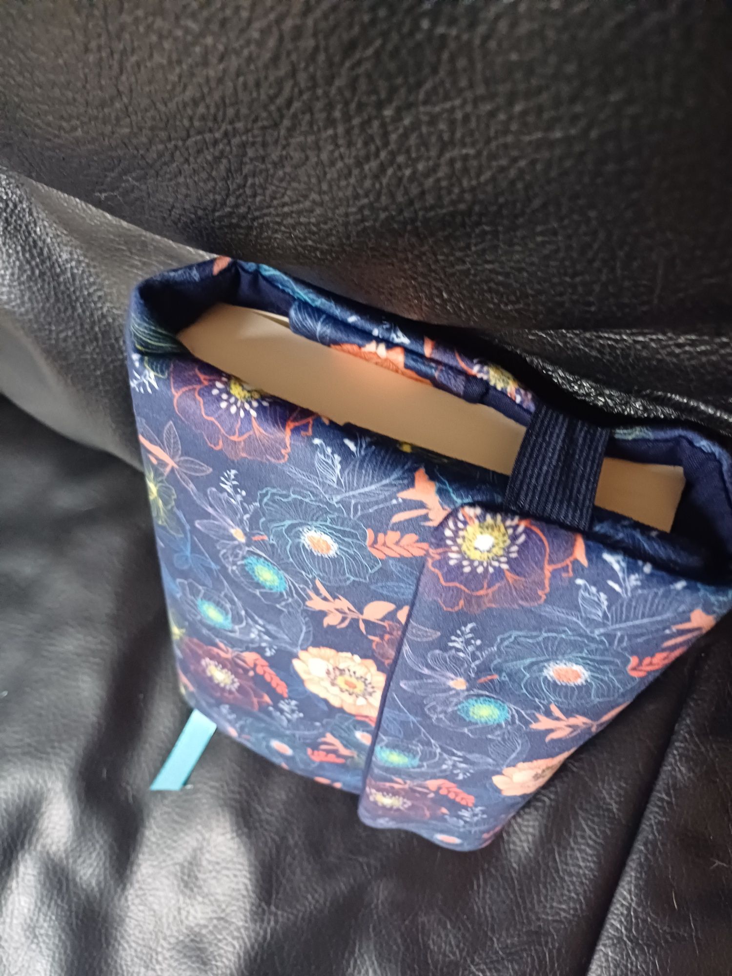 Nowy etui otulacz okładka na książkę uniwersalna handmade