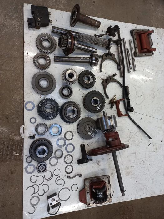 Części skrzyni biegów case CX 100,cx90,cx80,cx70,cx60,cx50, wałek półbieg,rewers,koło zębate,synchronizator,przesówka,233777A1,4220,4230,4240,3210,kosz,elektrozawór,cewka,253946a5,253945a5.
