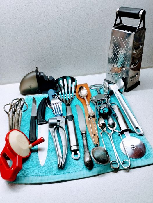 Набор кухонных качественых принадлежностей для молодой хозяйки