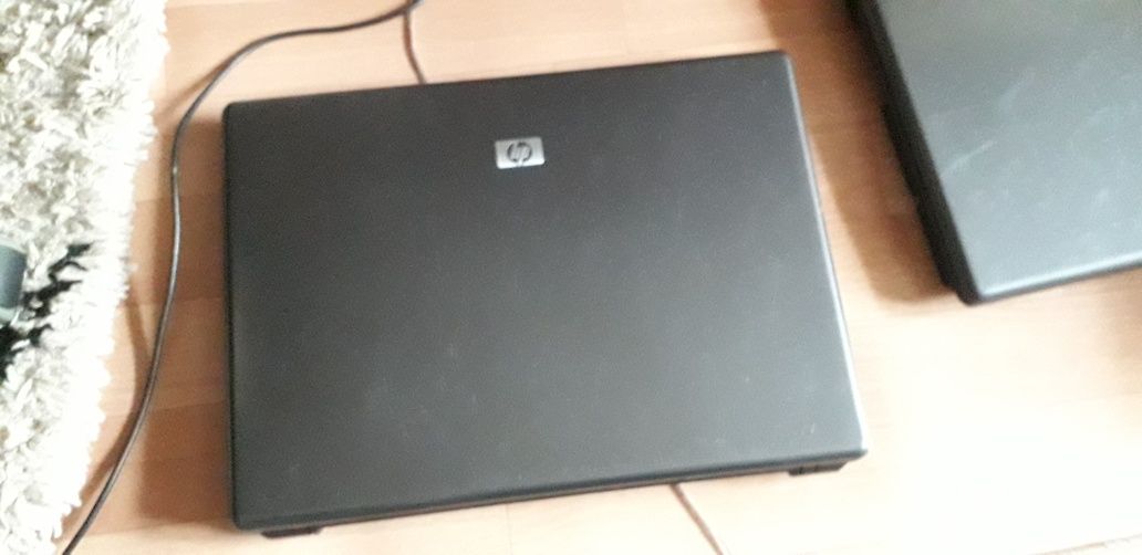 4 Laptopy Hp550 sprawne  bez hdd i baterii celeron tam 2.5gb okazja!