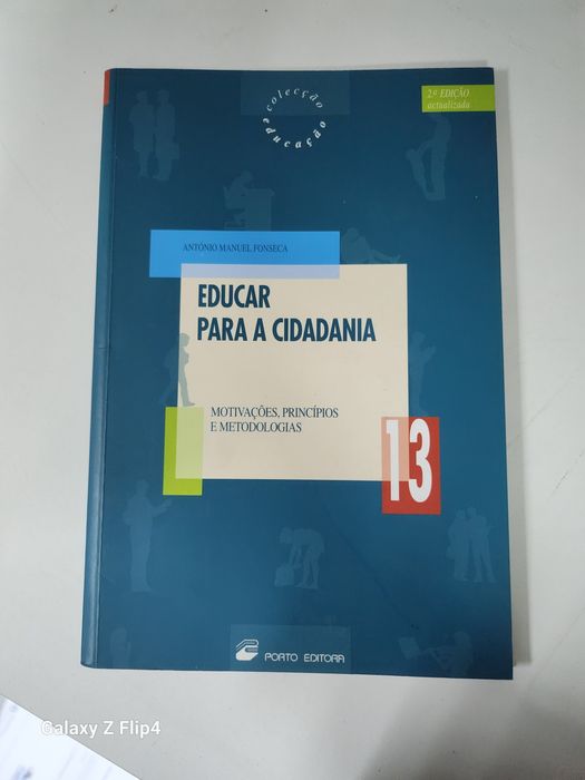 Vários livros de diversos temas.