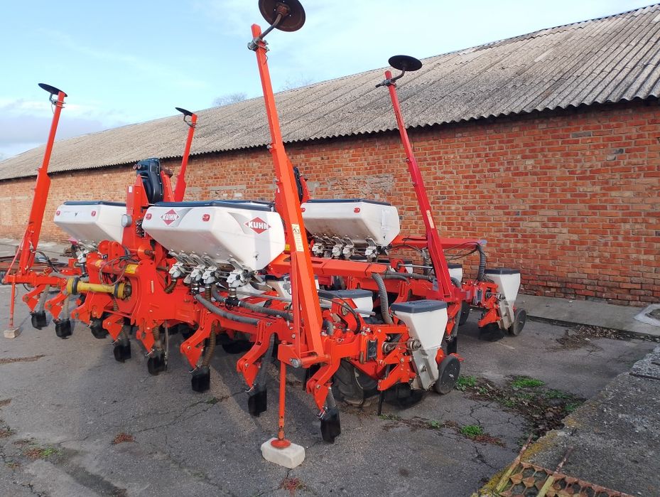 Продаєця сівалка кун плантер 3