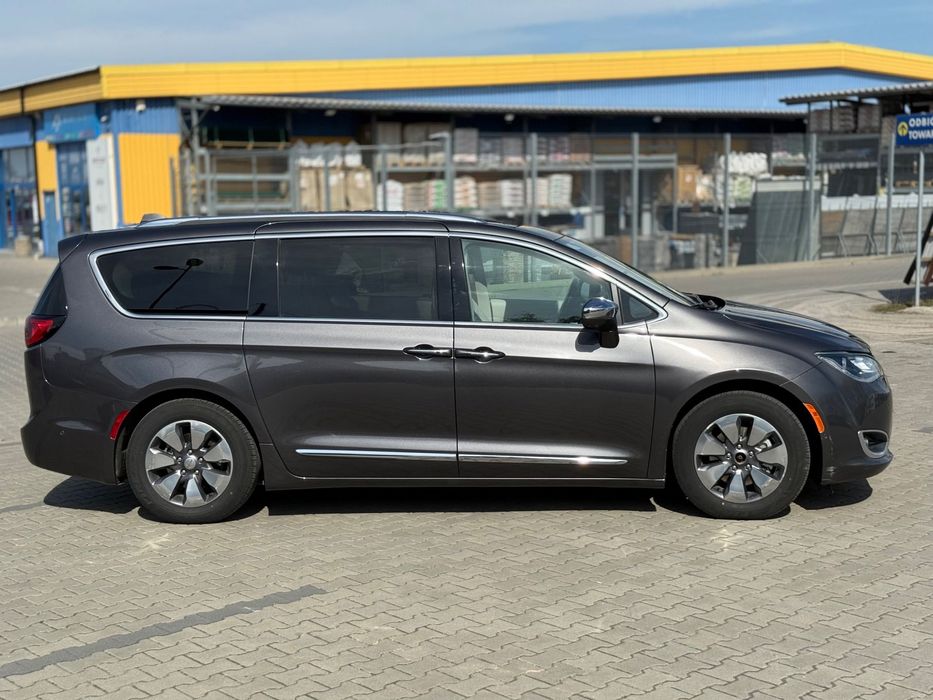 Chrysler Pacifica Chrysler pacifica hybrid 2017 wersja Platinum