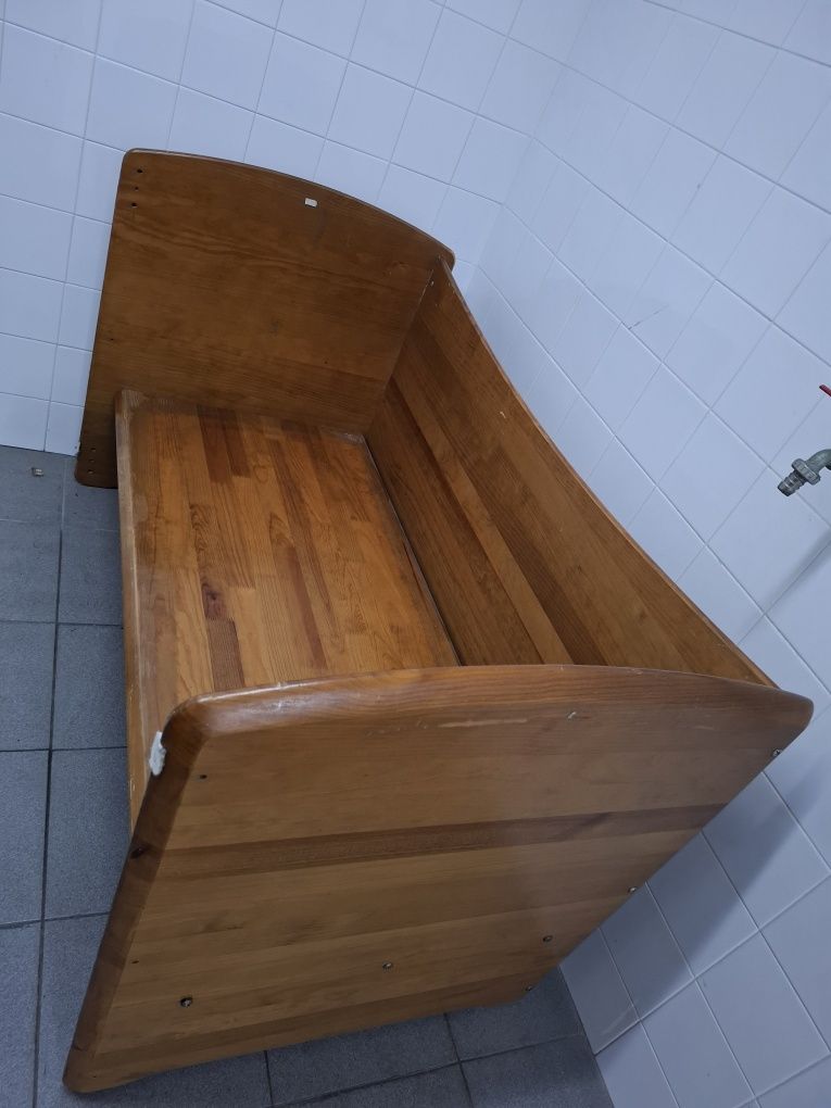 Berço/secretária e banco