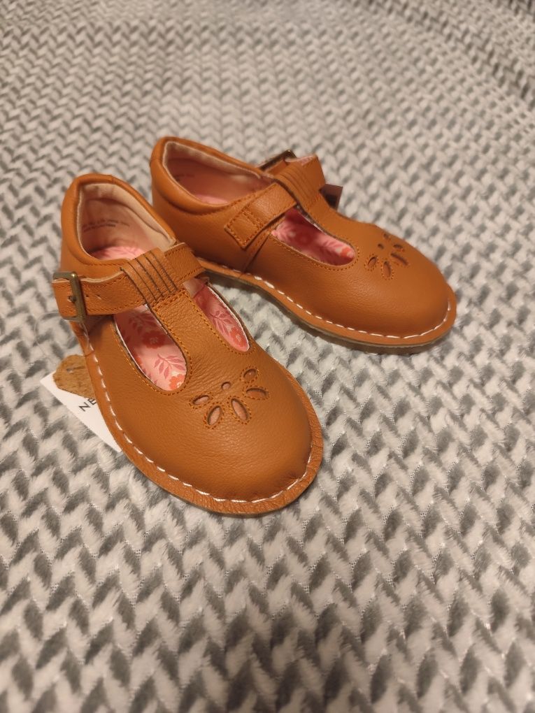 Nowe urocze buty skórzane, next r.24