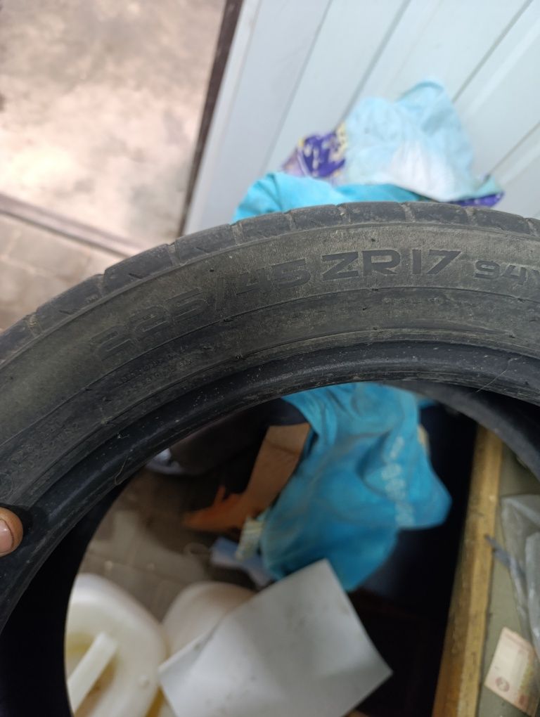 Продам резіну на R17 225*45
