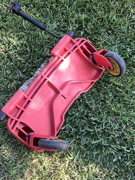 Pequeno atrelado para carrinho de bebé