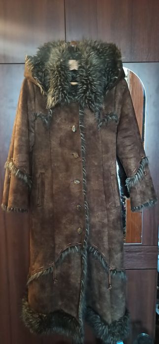 Продам  натуральную женскую дубленку.