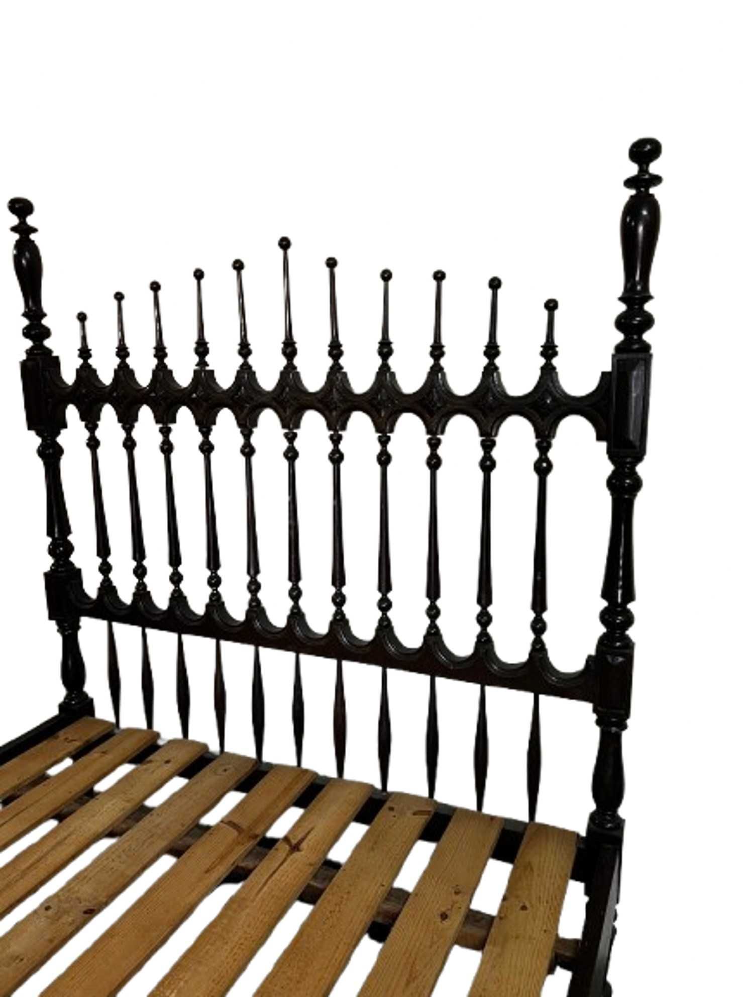 Conjunto de Quarto Completo em Madeira com design clássico e elegante