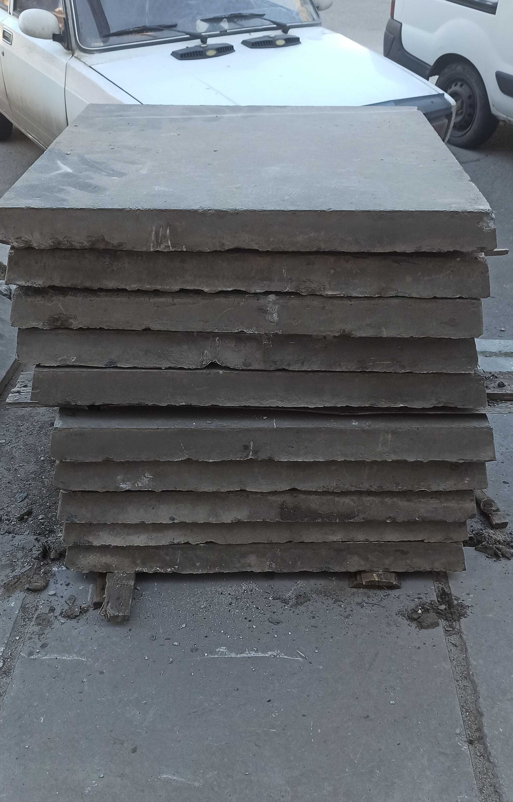Плити бетонні, армовані, 1/1 м, товщина 8см.