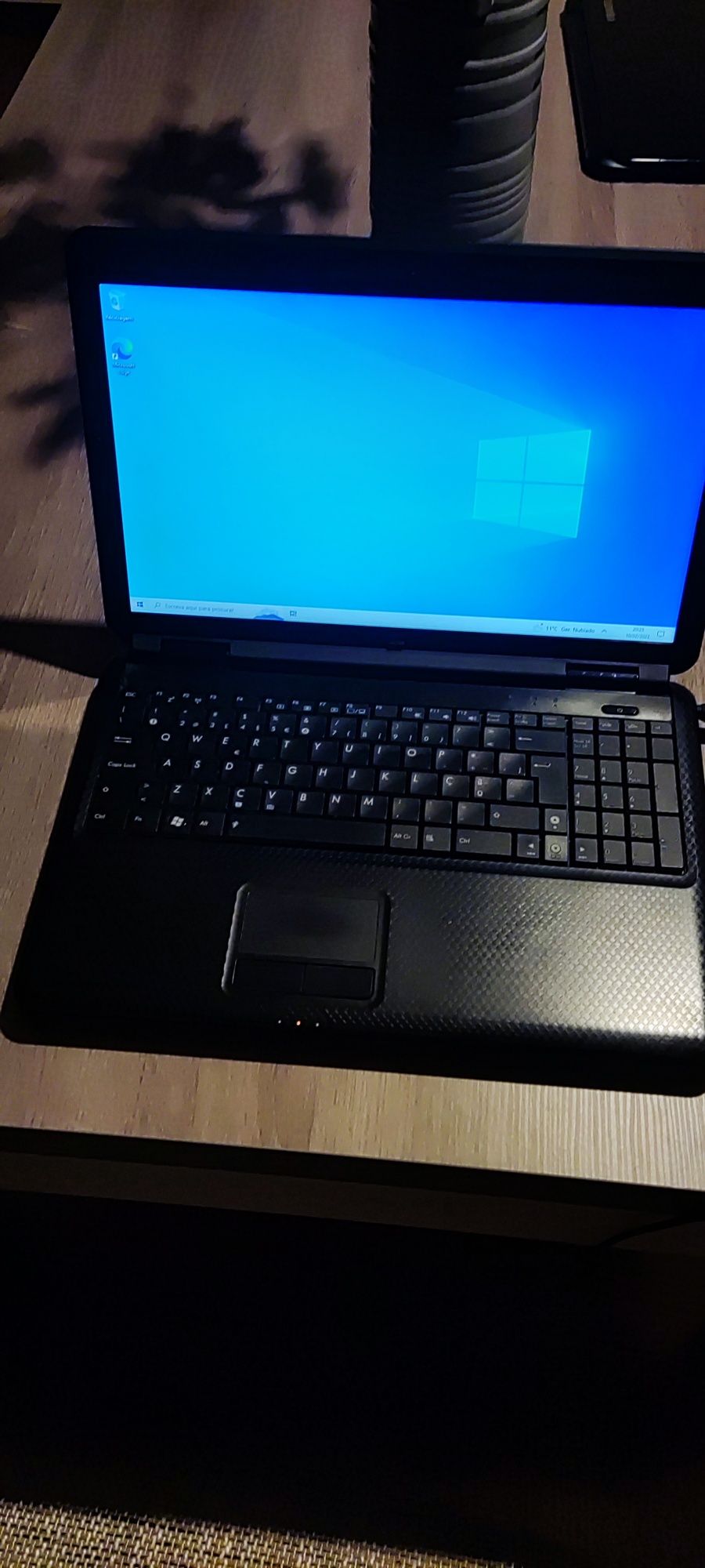 ASUS modelo P50IJ