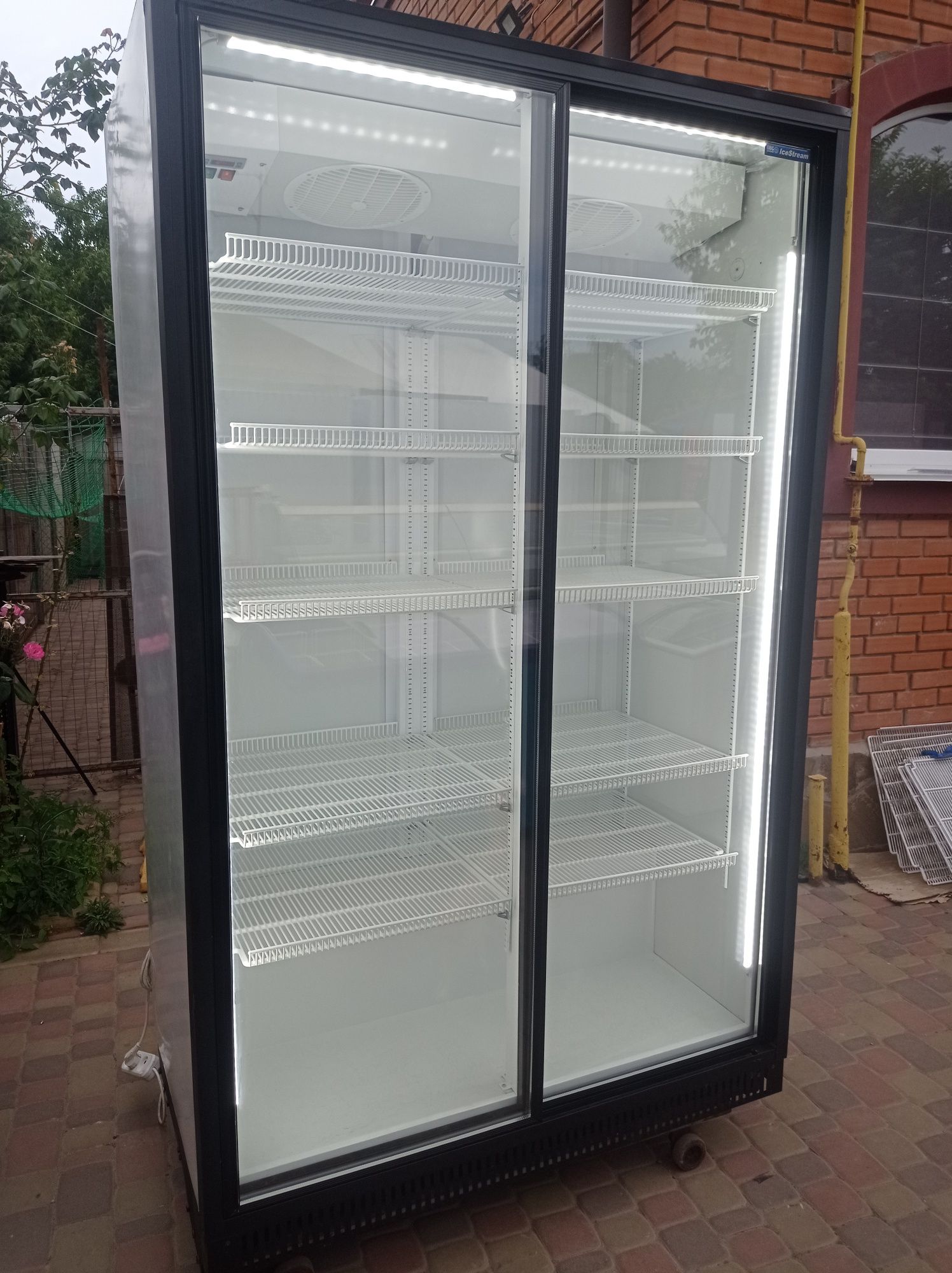Холодильный шкаф Exstra Large без логотипный 220 см