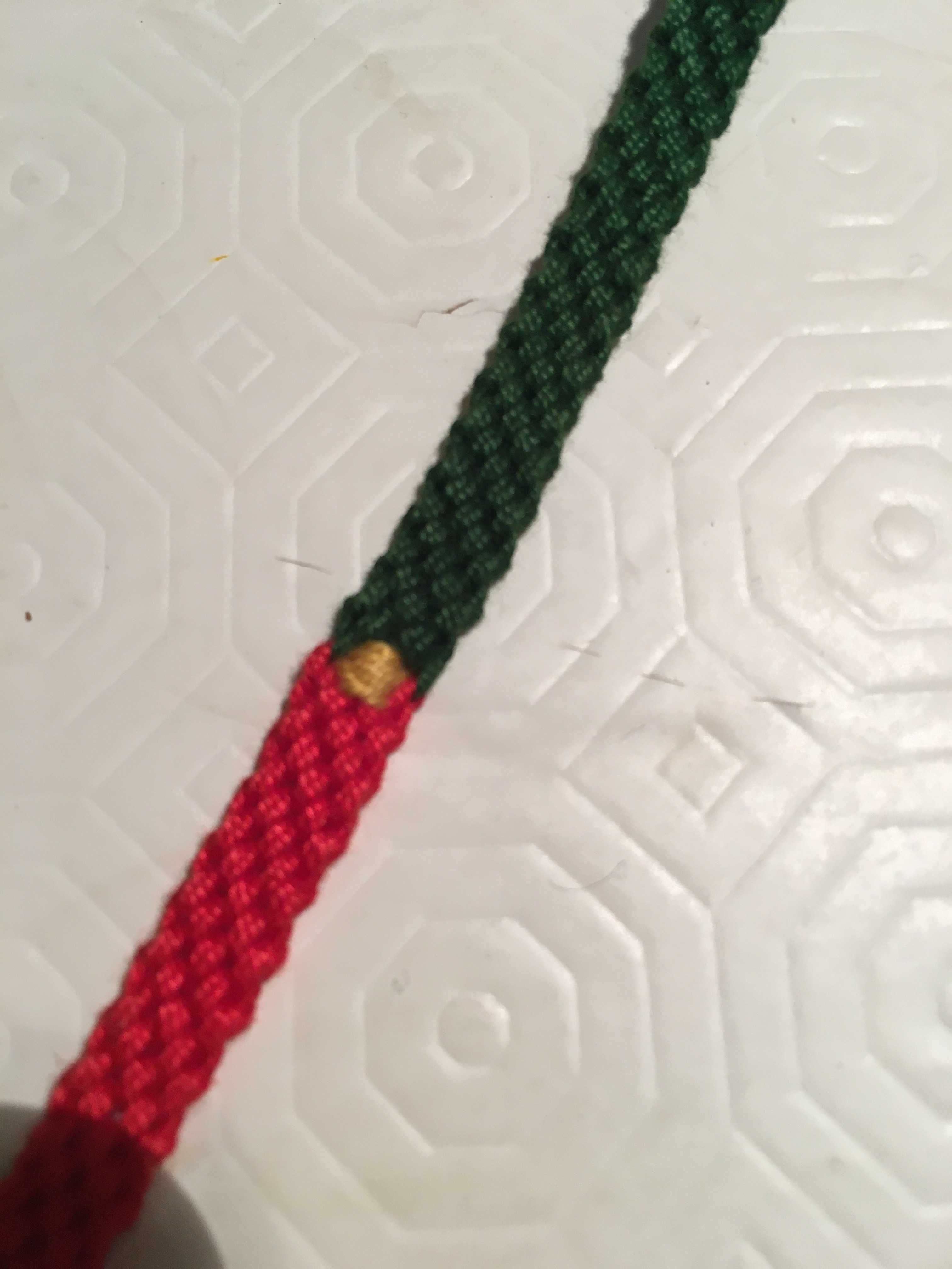 Pulseira de Portugal em macramé