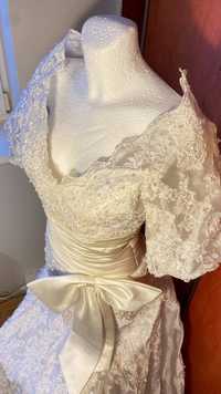 Suknia ślubowa
Biodra 9
Talia 68-72
Biust 85-87
