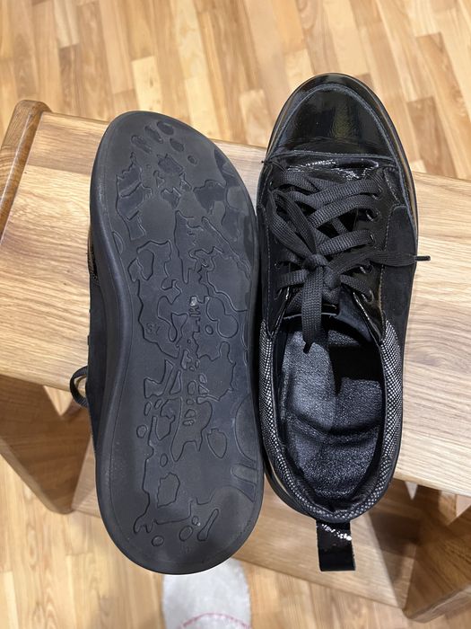 Жіночі туфлі на шнурівці