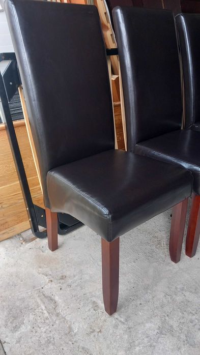 Krzesła czarne ciężkie masywne drewniane skajowane-4 sztuki.