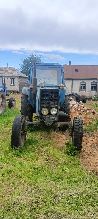 МТЗ-80 на ходу, технічно справний