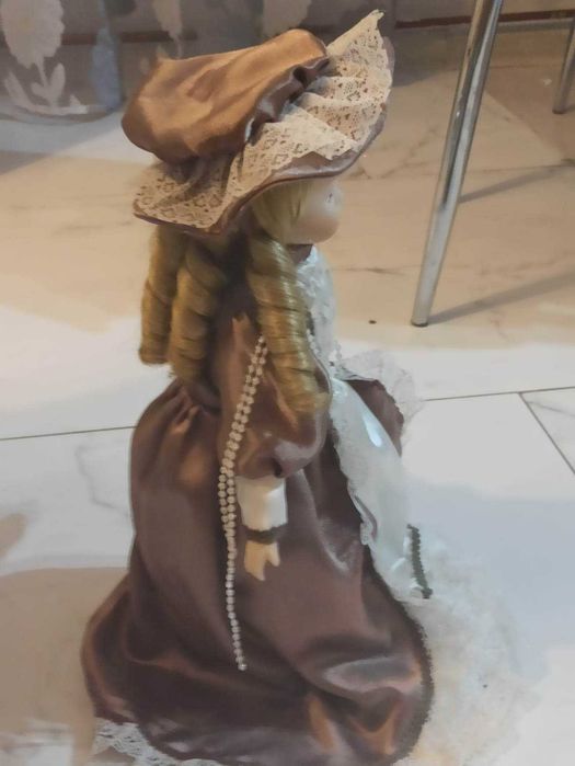 Porcelanowa Lalka