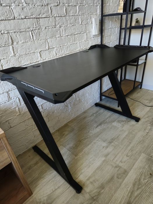 Стіл геймерський (письмовий) LINDHOLM (JYSK) з LED чорний