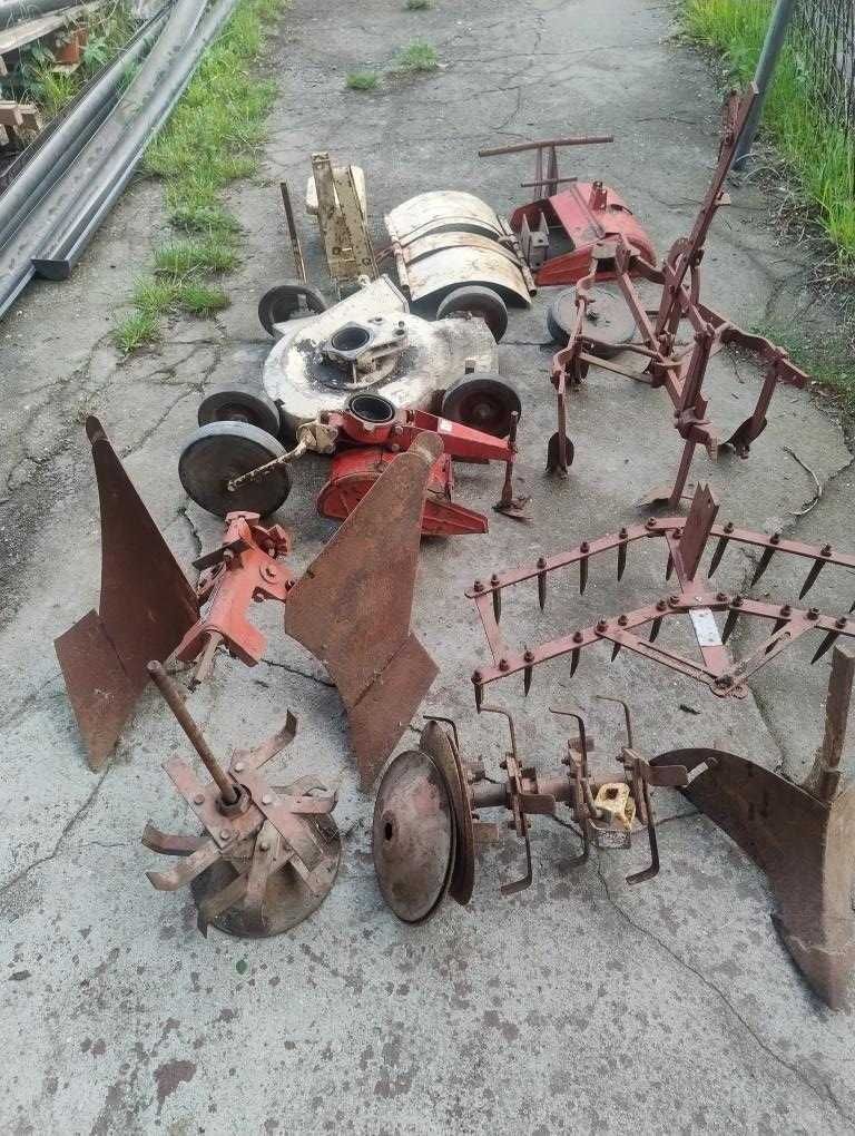 Traktorek, dzik Agrostroj