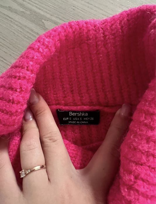 Светр Bershka малинового цвета