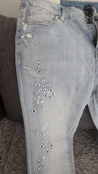 Spodnie jensowe haftowane