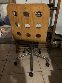Krzeslo biurkowe regulowane drewniane