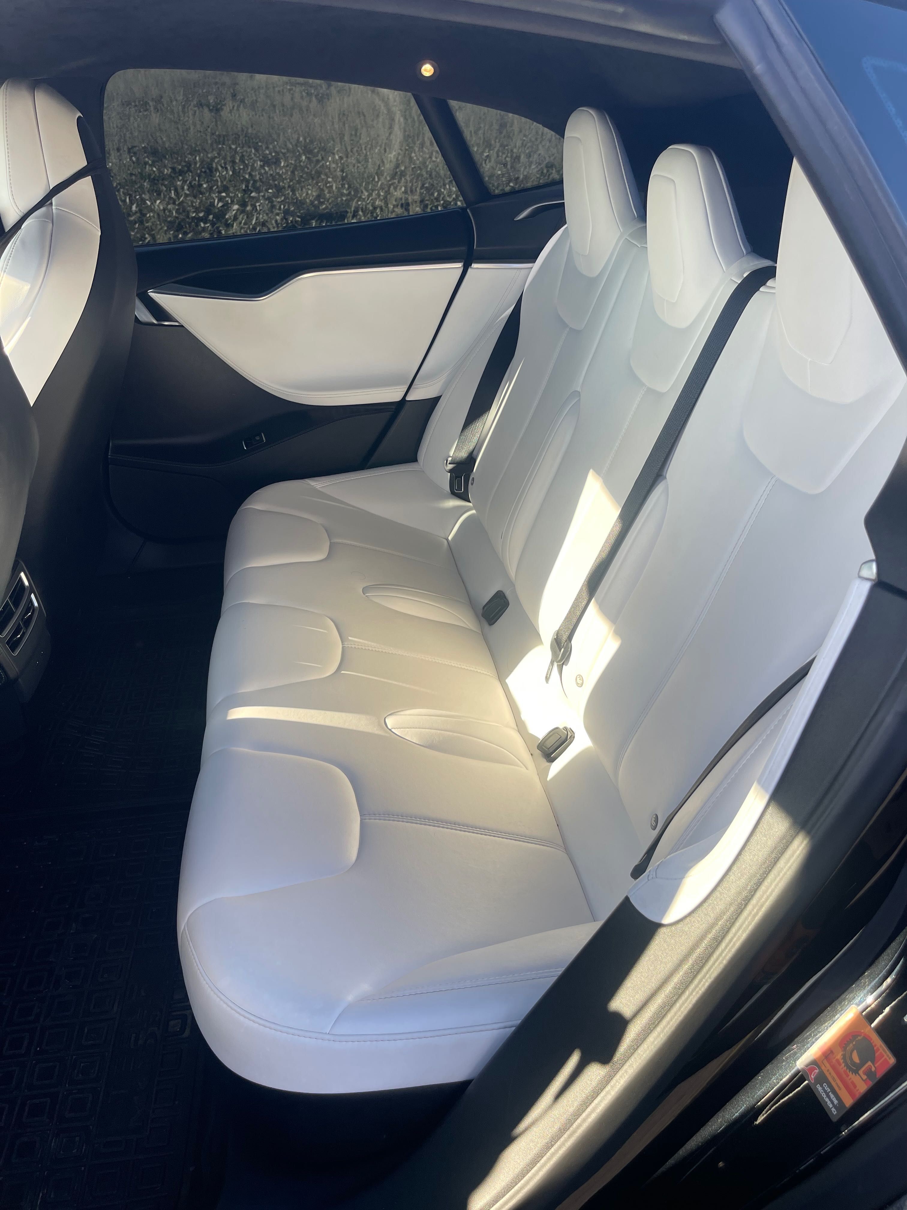 Авто Tesla s 75D