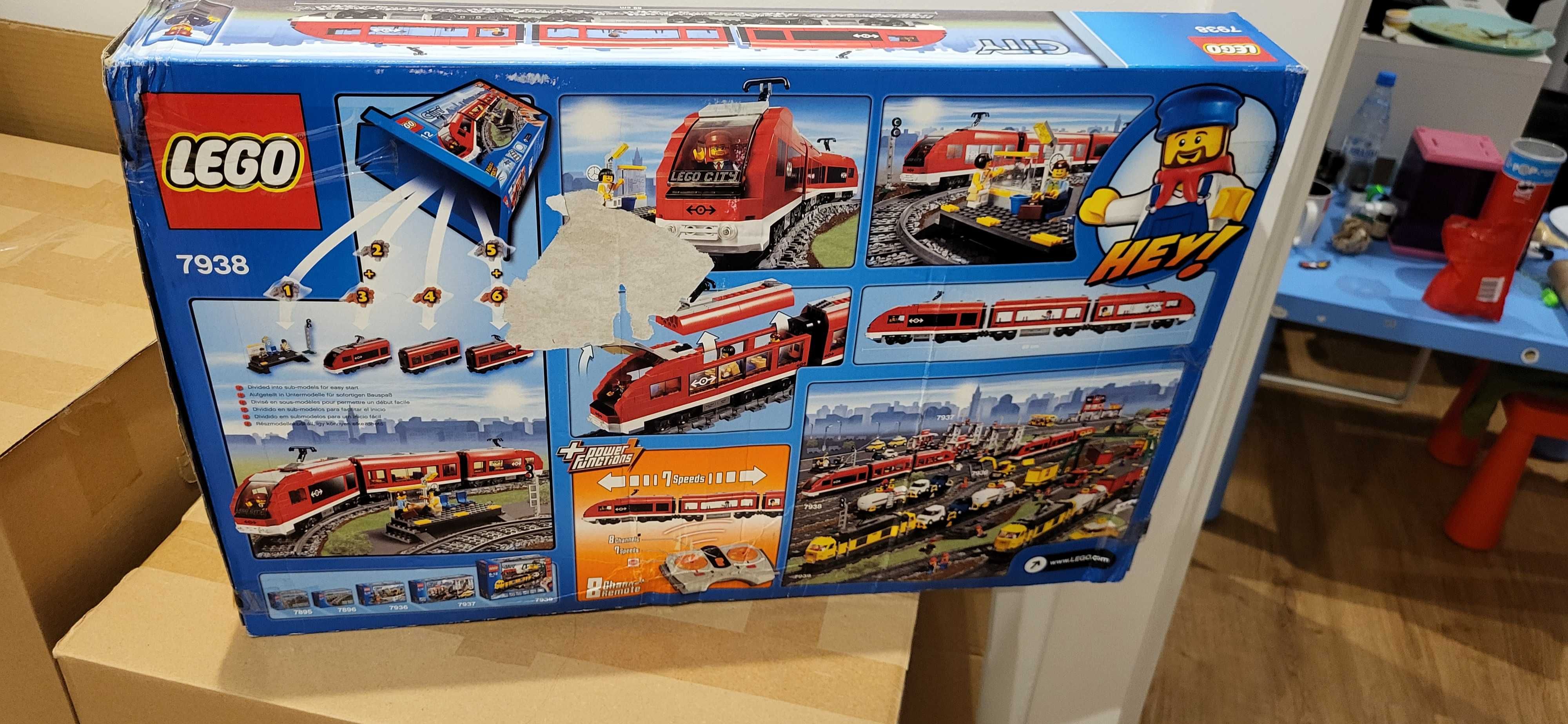Lego 7938 Pociąg osobowy - nowe (pudełko uszkodzone)