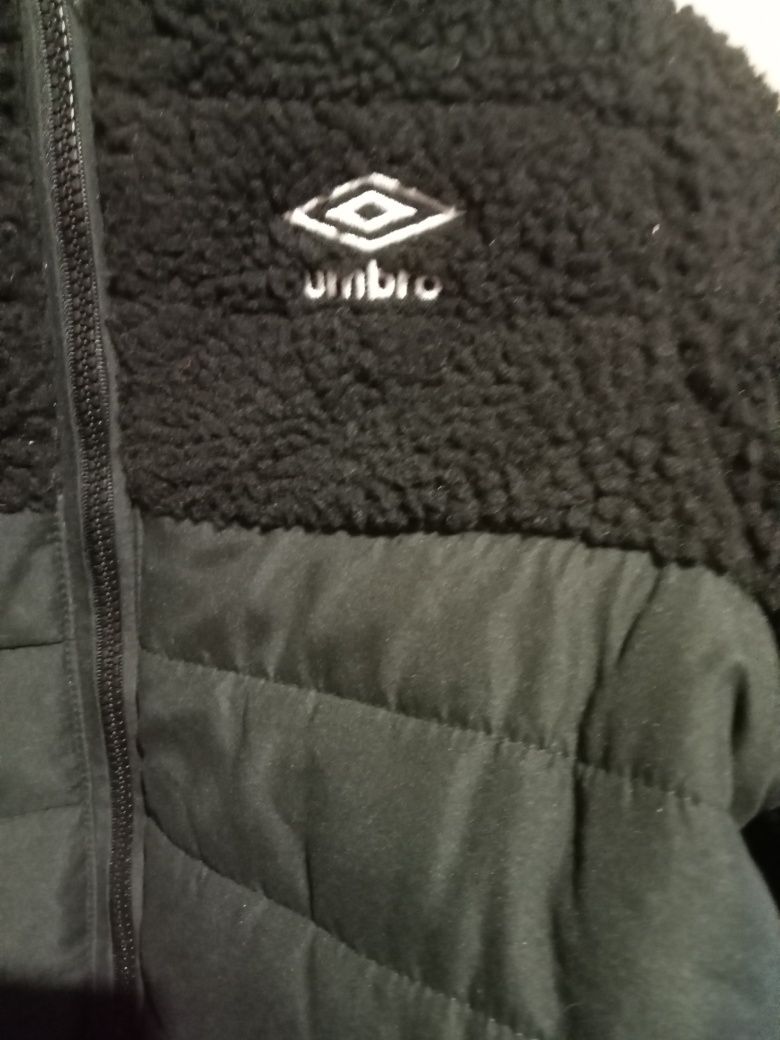 B. ładna kurtka Umbro stanbdb wzrost 140