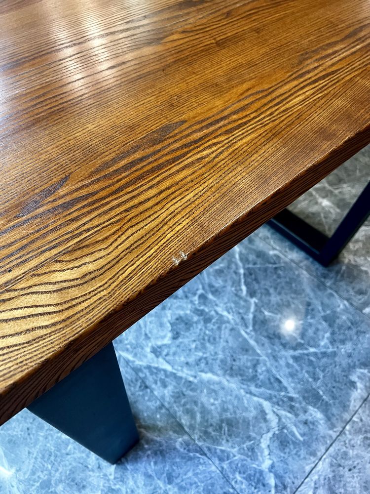 Стіл, столи, деревʼяний стіл, металевий стіл