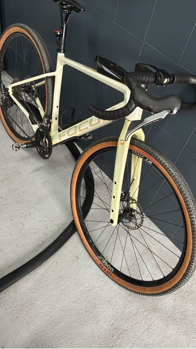 Bicicleta de Gravel Focus Atlas 8.8 | < 200KM
