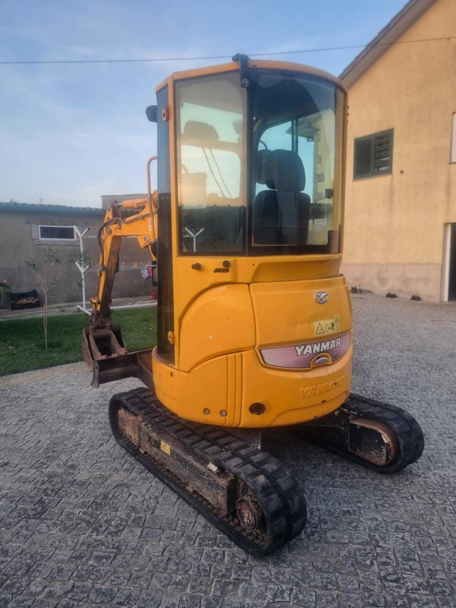 Mini Giratoria Yanmar Vio 20-4 - usada