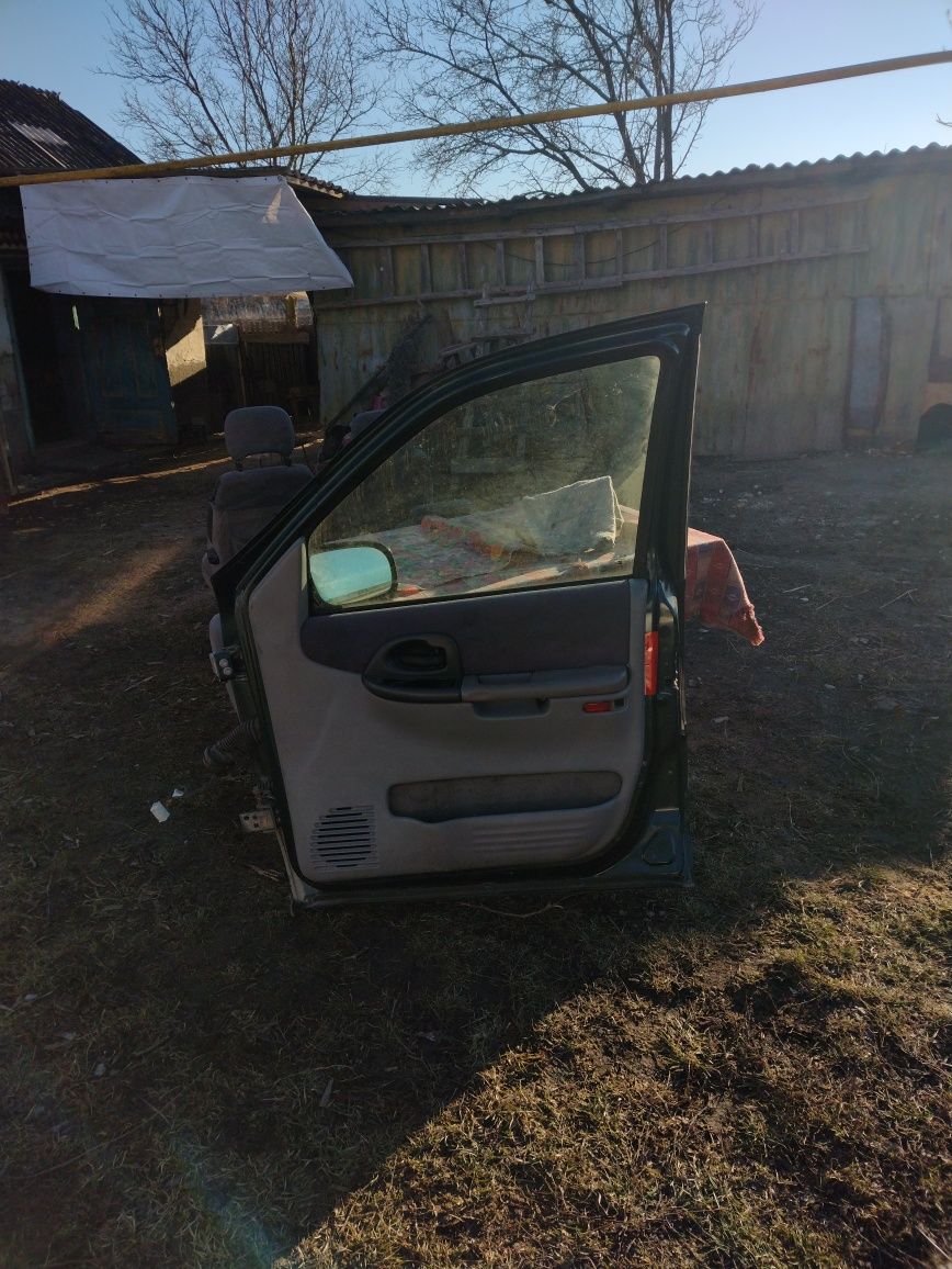Продам двері до Опель сінтра