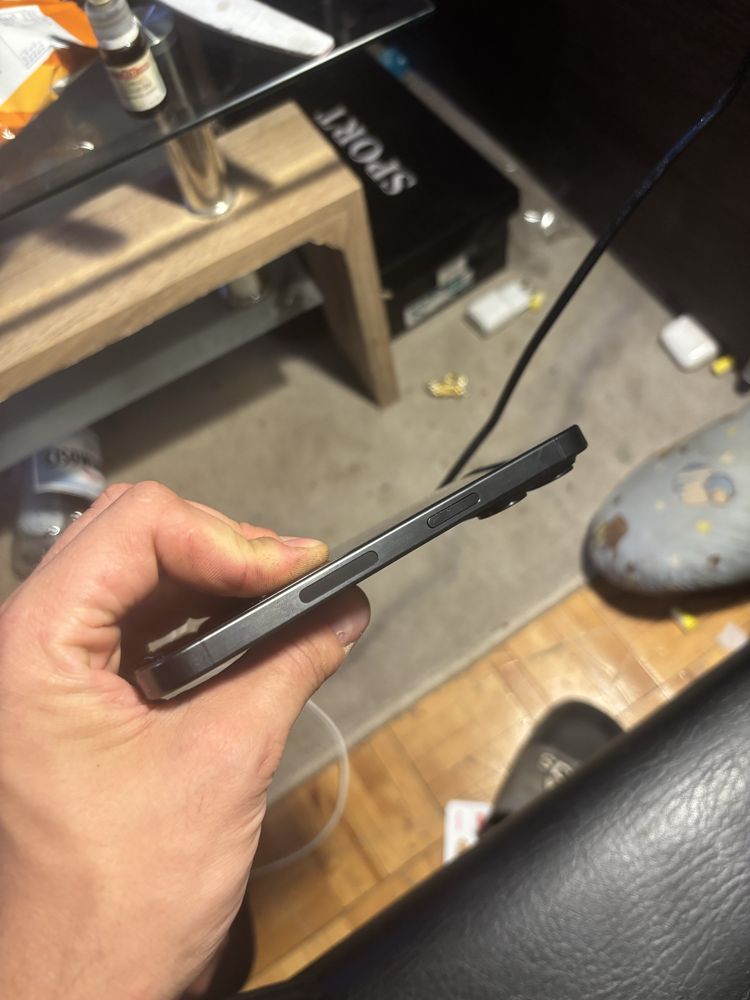 Iphone 15 pro zablokowany na części