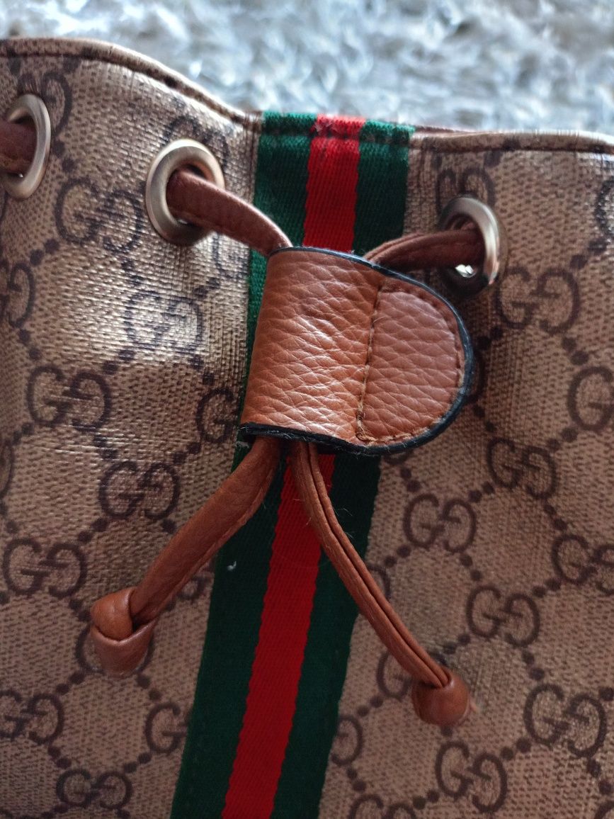 Torebka typu worek wzór Gucci