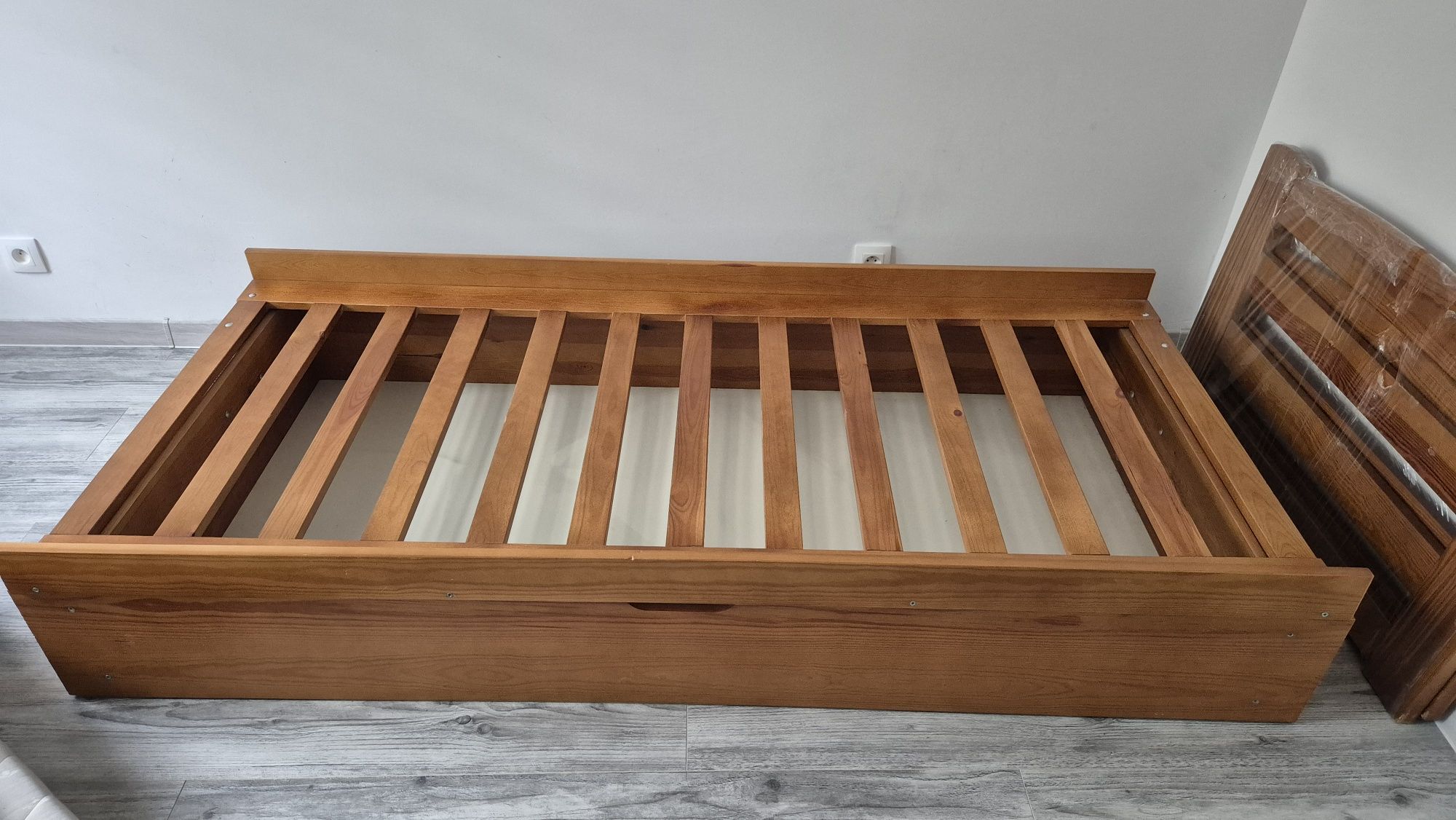 Łóżko 90x200 z pojemnikem na posciel