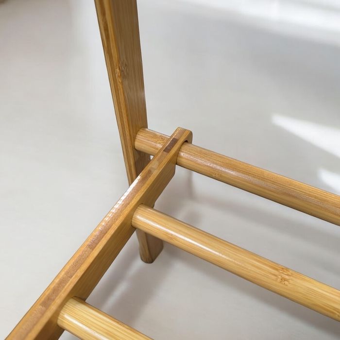 Дерев’яна вішалка для одягу