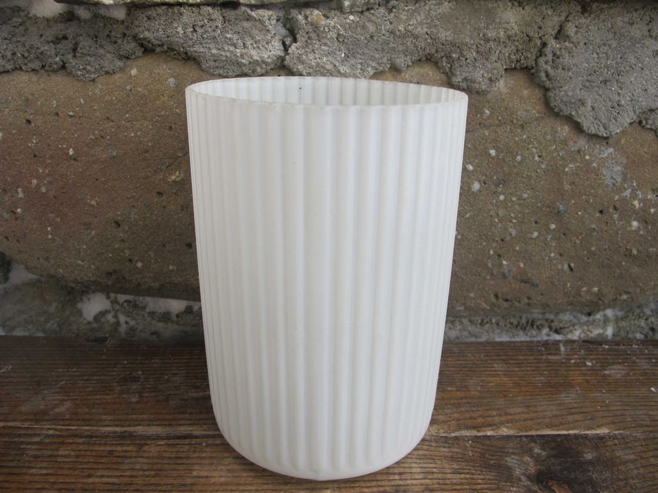 PRL - Stary ryflowany klosz_BIAŁY MAT_żyrandol_zwis_ E 27_100 x 45 mm