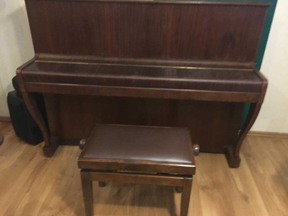 Pianino Legnica w bardzo dobrym stanie