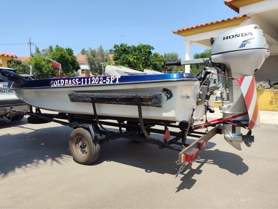 Barco pesca Achigã