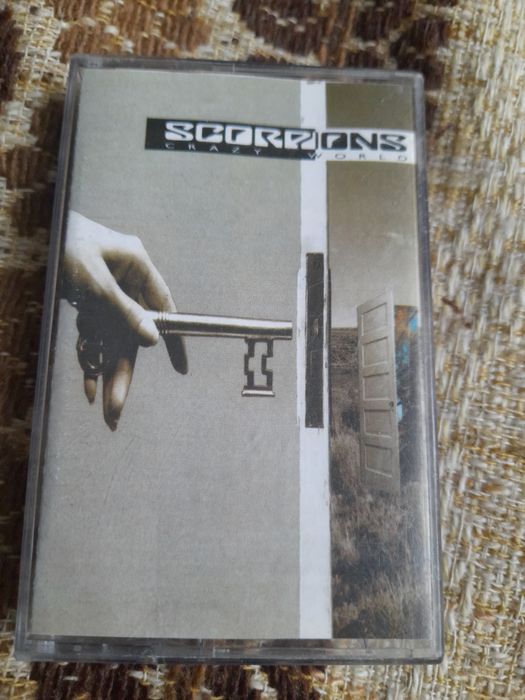 "Scorpions - Crazy World" аудіокасета.