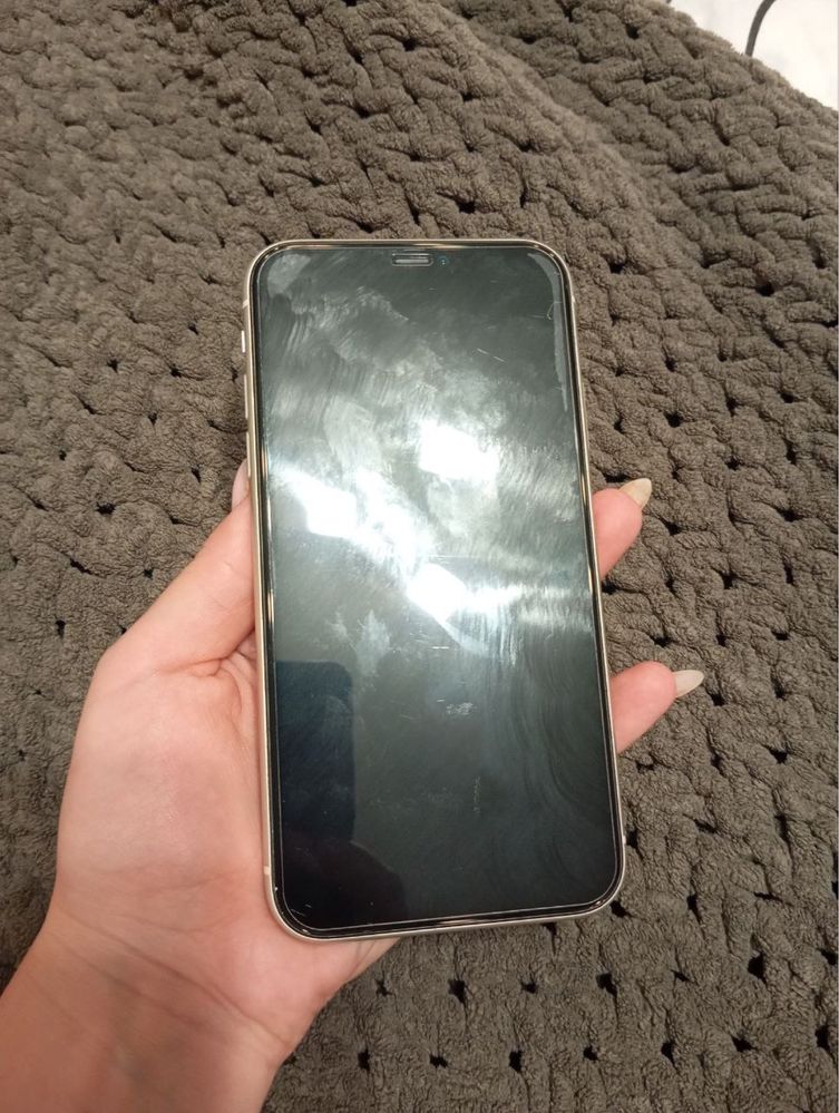 iPhone 11 • 64 ГБ • Неверлок