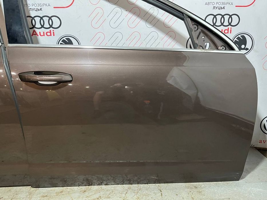 Двері праві Шкода Октаія а7 дверь правая  двери  Octavia A7 LF8Z 4L4L