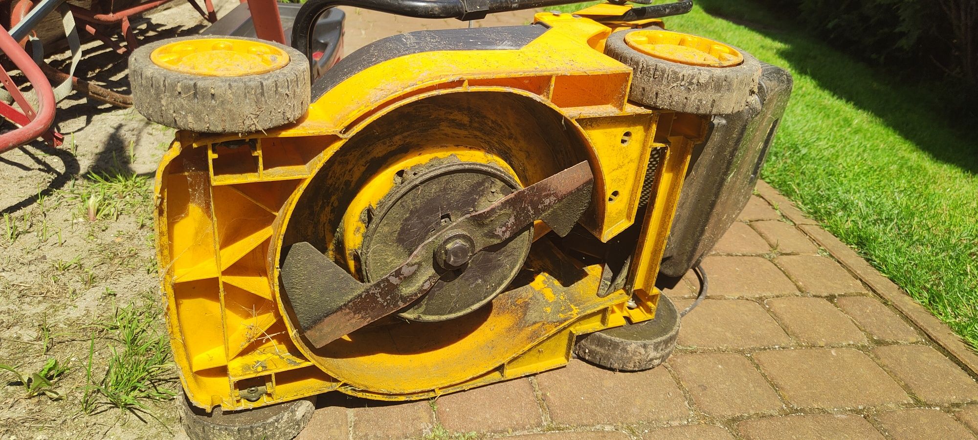 Sprzedam kosiarkę elektryczną