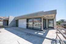 Moradia T3+1 de Luxo c/Piscina em S.Félix da Marinha | a 400m da Praia