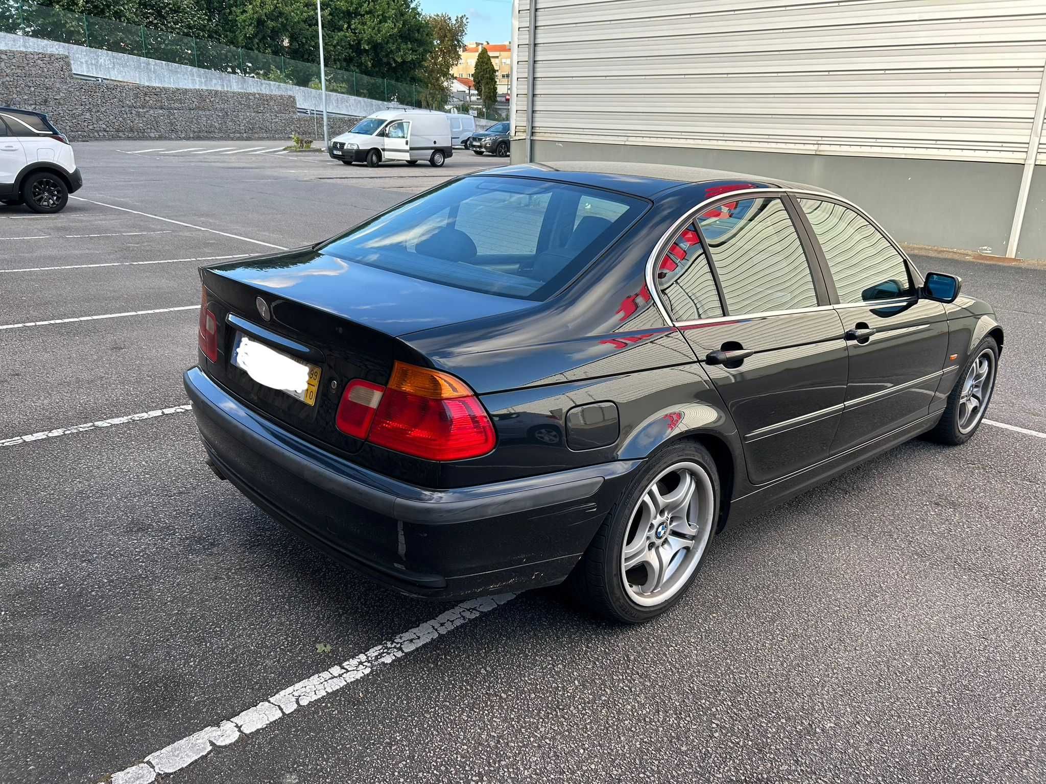 BMW 346 L 2.0 – 1999 – Preto – 157.000 km