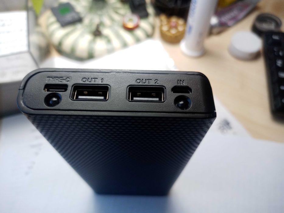 Продам інвертор 12/220в 4000w та повербанк 20 000 mah, 2.1А